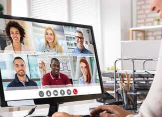 A manager speaking with her employees over video chat.